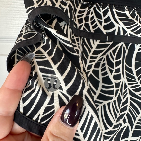 Lululemon Speed up Shorts Sz.8 - Picture 3 of 4